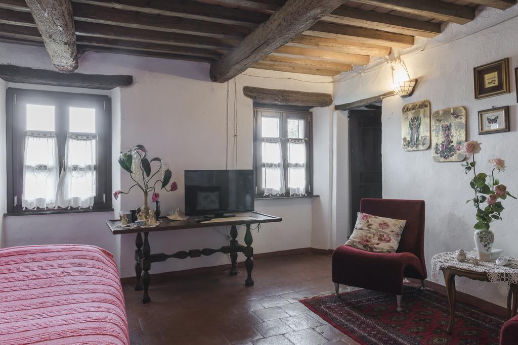 Casa Giuliana Hostal Calosso Exterior foto